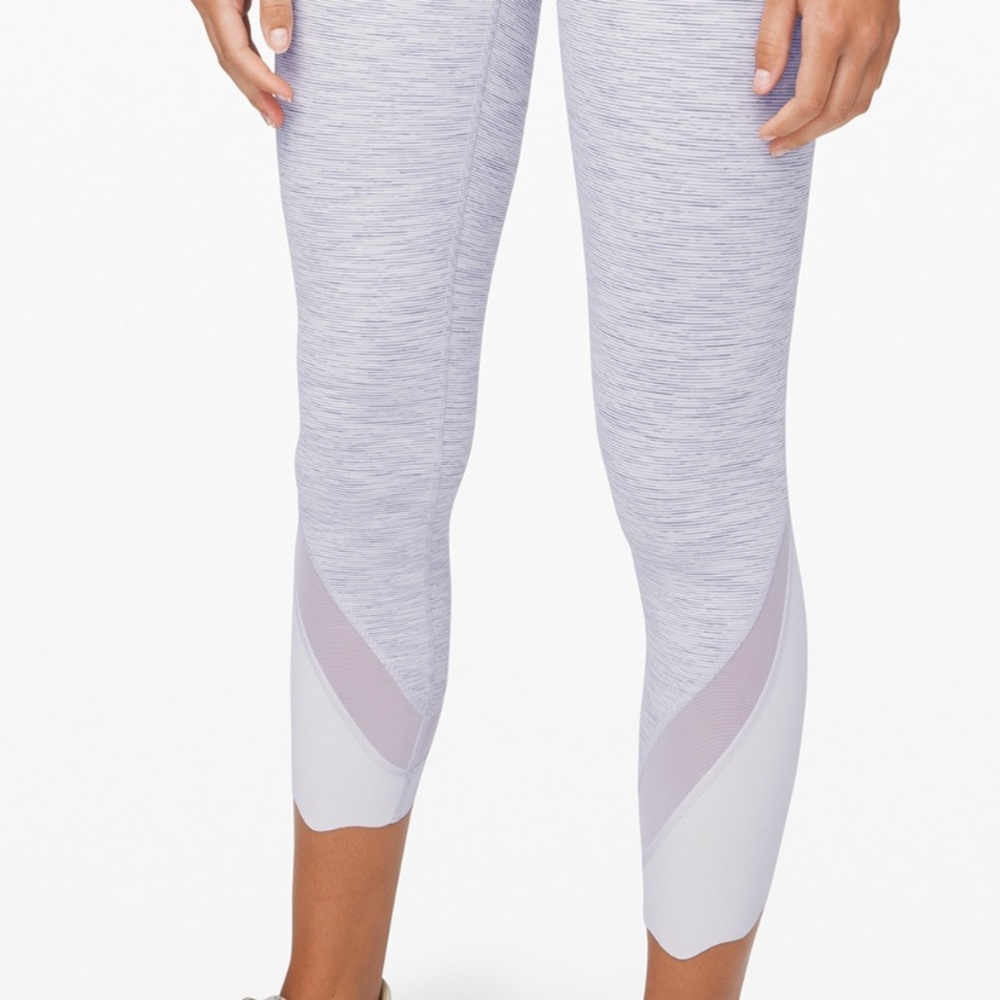 Lululemon wonder under roll down scallop Capri